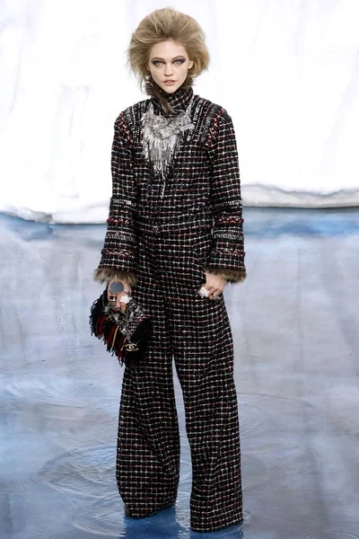 Look 28